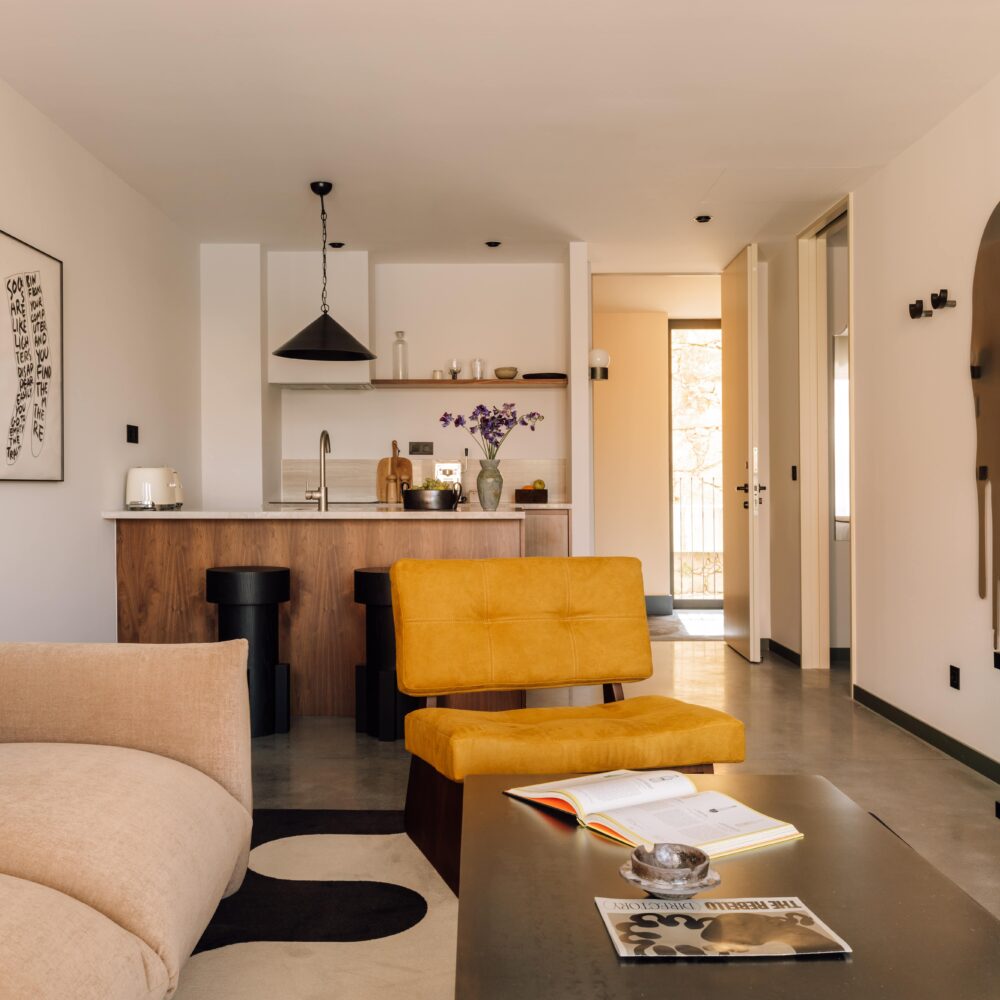 One bedroom suite in Porto living room