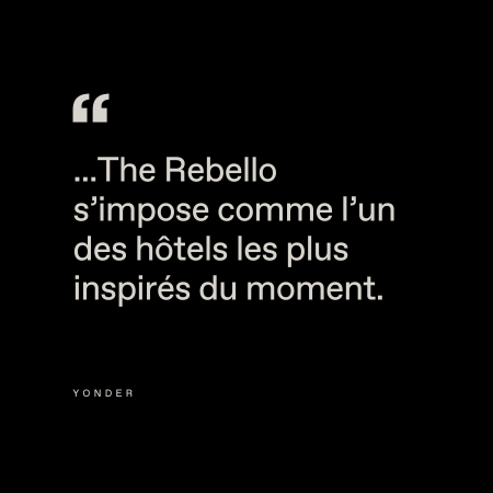 Un texte blanc sur fond noir indique : "...The Rebello s'impose comme l'un des hôtels les plus inspirés du moment." Le mot "Yonder" apparaît en lettres plus petites en dessous.